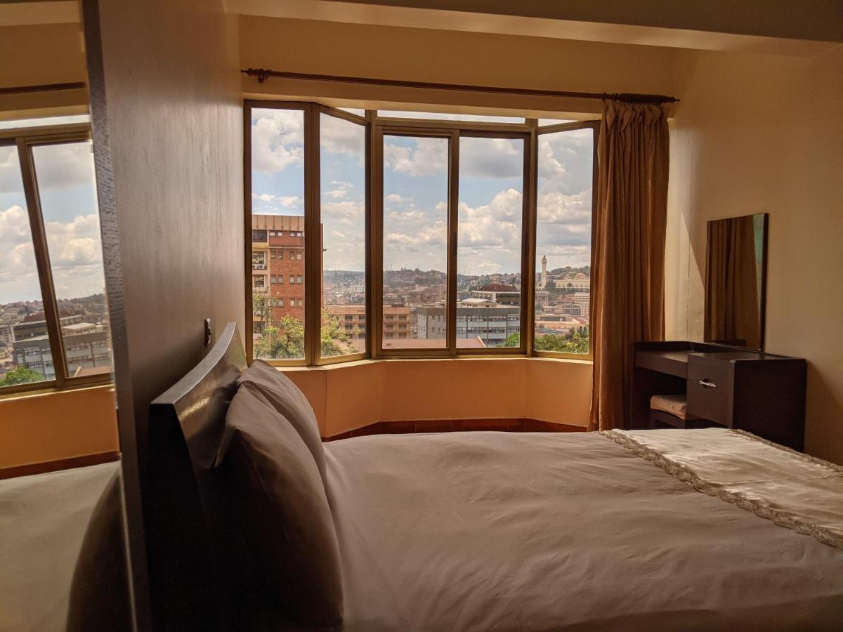 Prestige Hotel Suites Kampala Bagian luar foto