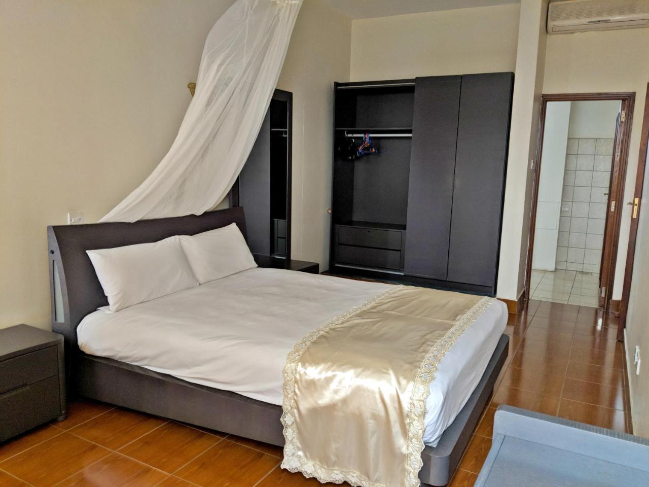 Prestige Hotel Suites Kampala Bagian luar foto