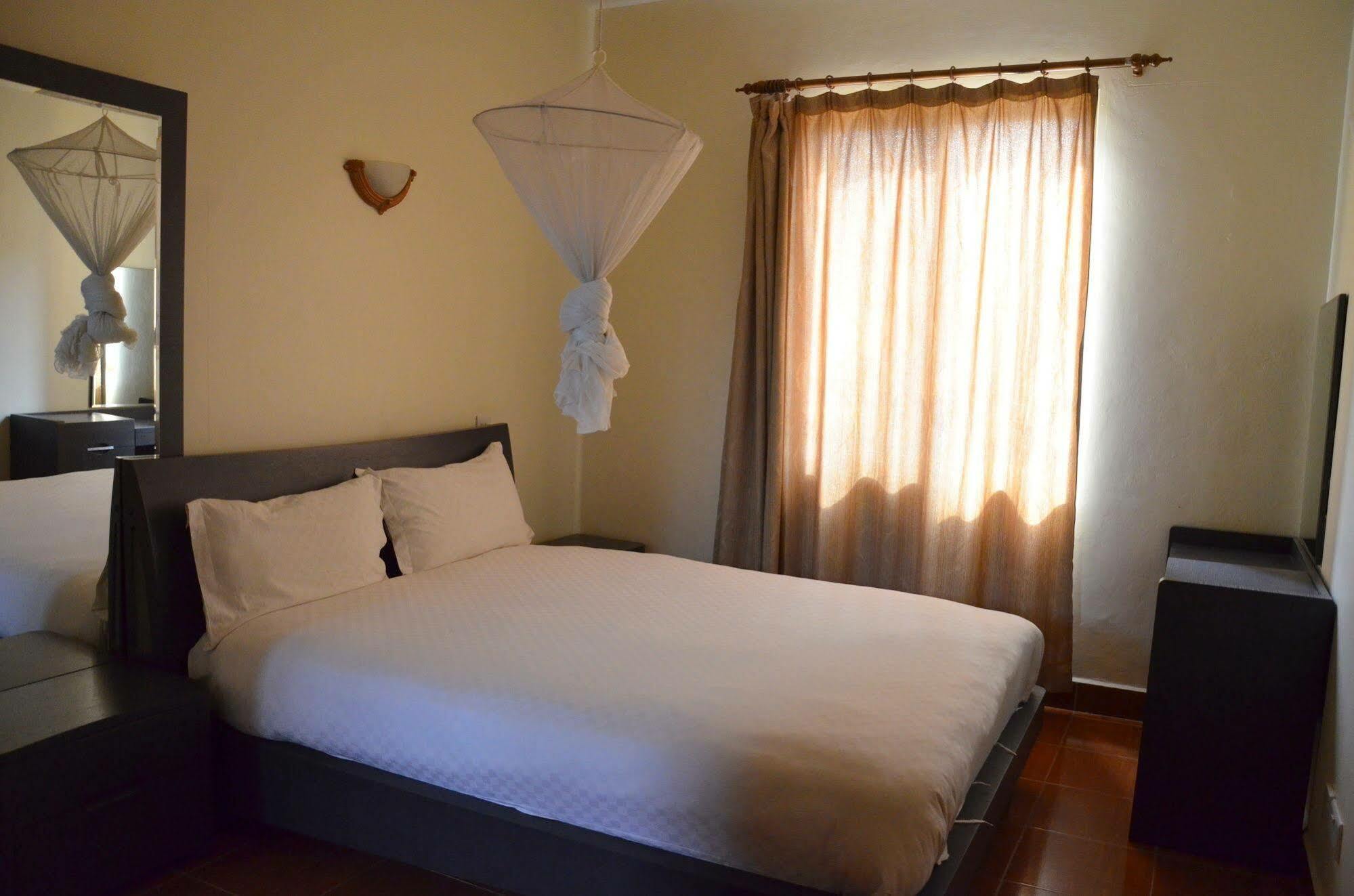 Prestige Hotel Suites Kampala Bagian luar foto