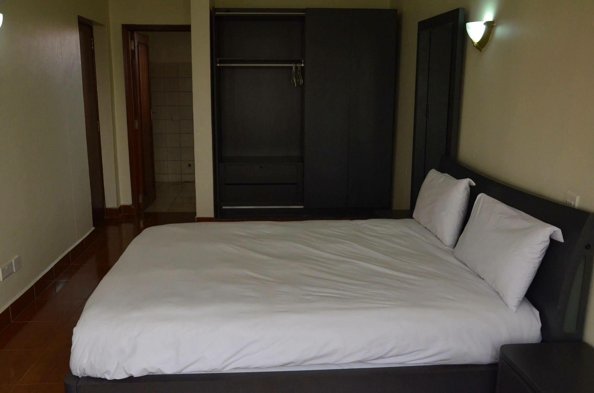 Prestige Hotel Suites Kampala Bagian luar foto